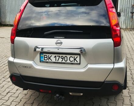 Сірий Ніссан ІксТрейл, об'ємом двигуна 2 л та пробігом 231 тис. км за 8200 $, фото 3 на Automoto.ua