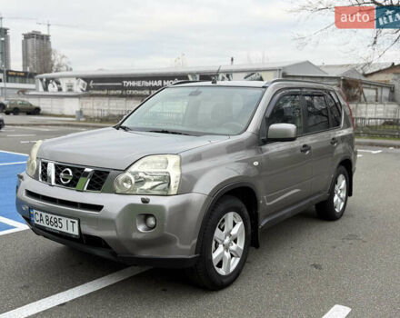 Серый Ниссан ИксТрейл, объемом двигателя 2 л и пробегом 235 тыс. км за 8300 $, фото 8 на Automoto.ua