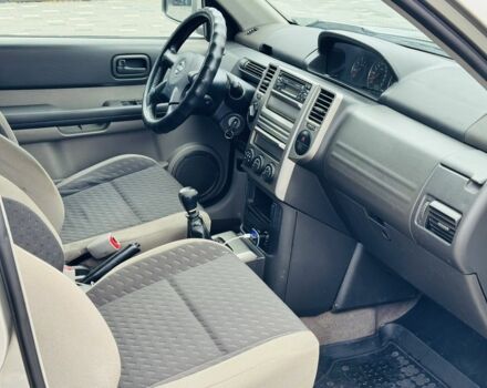 Серый Ниссан ИксТрейл, объемом двигателя 2.2 л и пробегом 170 тыс. км за 4250 $, фото 10 на Automoto.ua