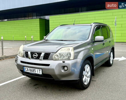 Серый Ниссан ИксТрейл, объемом двигателя 2 л и пробегом 235 тыс. км за 8300 $, фото 13 на Automoto.ua
