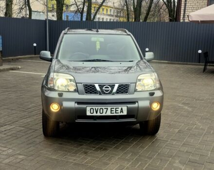 Серый Ниссан ИксТрейл, объемом двигателя 2 л и пробегом 160 тыс. км за 3550 $, фото 2 на Automoto.ua