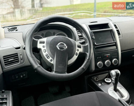 Серый Ниссан ИксТрейл, объемом двигателя 2 л и пробегом 235 тыс. км за 8300 $, фото 15 на Automoto.ua