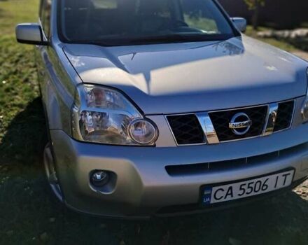 Серый Ниссан ИксТрейл, объемом двигателя 2 л и пробегом 207 тыс. км за 10000 $, фото 1 на Automoto.ua