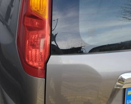 Серый Ниссан ИксТрейл, объемом двигателя 2 л и пробегом 173 тыс. км за 9200 $, фото 4 на Automoto.ua