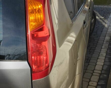 Серый Ниссан ИксТрейл, объемом двигателя 2 л и пробегом 173 тыс. км за 9200 $, фото 5 на Automoto.ua