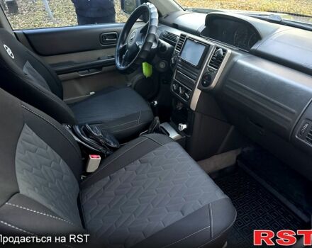 Серый Ниссан ИксТрейл, объемом двигателя 2.5 л и пробегом 333 тыс. км за 7100 $, фото 8 на Automoto.ua