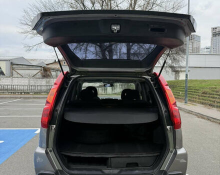 Серый Ниссан ИксТрейл, объемом двигателя 2 л и пробегом 235 тыс. км за 8300 $, фото 17 на Automoto.ua