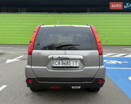 Серый Ниссан ИксТрейл, объемом двигателя 2 л и пробегом 235 тыс. км за 8300 $, фото 10 на Automoto.ua