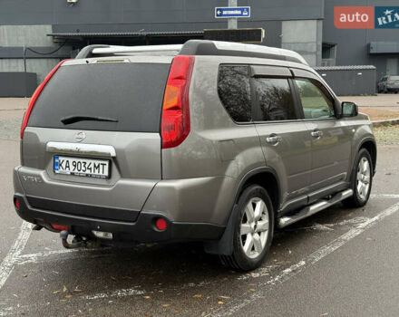 Сірий Ніссан ІксТрейл, об'ємом двигуна 2 л та пробігом 239 тис. км за 8200 $, фото 3 на Automoto.ua