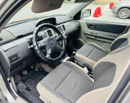 Серый Ниссан ИксТрейл, объемом двигателя 2.2 л и пробегом 170 тыс. км за 4250 $, фото 12 на Automoto.ua