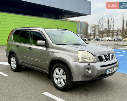 Серый Ниссан ИксТрейл, объемом двигателя 2 л и пробегом 235 тыс. км за 8300 $, фото 3 на Automoto.ua