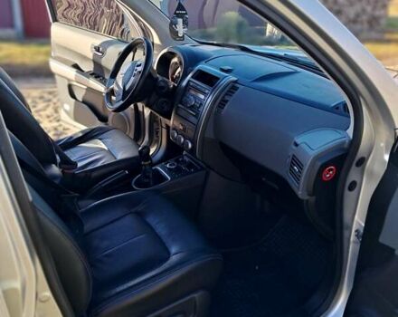 Серый Ниссан ИксТрейл, объемом двигателя 2 л и пробегом 207 тыс. км за 10000 $, фото 8 на Automoto.ua