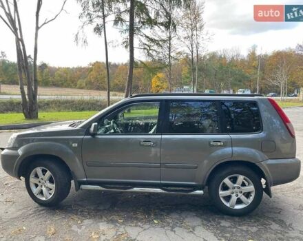 Сірий Ніссан ІксТрейл, об'ємом двигуна 2.2 л та пробігом 300 тис. км за 7300 $, фото 7 на Automoto.ua