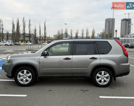 Серый Ниссан ИксТрейл, объемом двигателя 2 л и пробегом 235 тыс. км за 8300 $, фото 7 на Automoto.ua