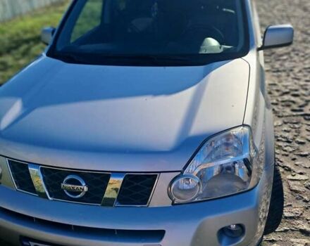 Серый Ниссан ИксТрейл, объемом двигателя 2 л и пробегом 207 тыс. км за 10000 $, фото 3 на Automoto.ua