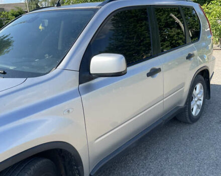 Серый Ниссан ИксТрейл, объемом двигателя 2.49 л и пробегом 248 тыс. км за 9800 $, фото 2 на Automoto.ua