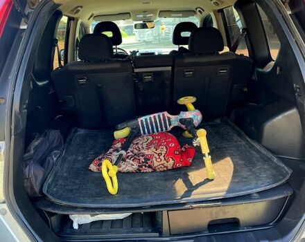 Серый Ниссан ИксТрейл, объемом двигателя 2.5 л и пробегом 270 тыс. км за 9800 $, фото 5 на Automoto.ua