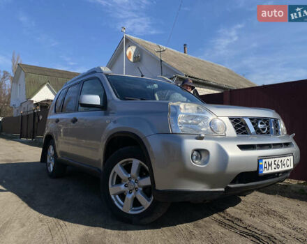 Серый Ниссан ИксТрейл, объемом двигателя 2.49 л и пробегом 220 тыс. км за 8500 $, фото 3 на Automoto.ua