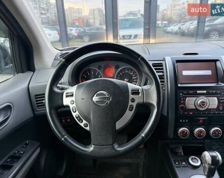 Серый Ниссан ИксТрейл, объемом двигателя 2.49 л и пробегом 327 тыс. км за 10890 $, фото 17 на Automoto.ua