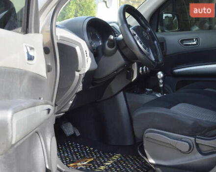 Серый Ниссан ИксТрейл, объемом двигателя 2 л и пробегом 180 тыс. км за 9500 $, фото 3 на Automoto.ua