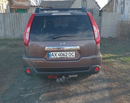 Серый Ниссан ИксТрейл, объемом двигателя 2 л и пробегом 242 тыс. км за 8000 $, фото 4 на Automoto.ua