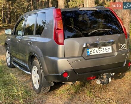 Серый Ниссан ИксТрейл, объемом двигателя 2 л и пробегом 272 тыс. км за 10000 $, фото 5 на Automoto.ua