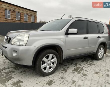 Серый Ниссан ИксТрейл, объемом двигателя 2 л и пробегом 235 тыс. км за 9500 $, фото 3 на Automoto.ua