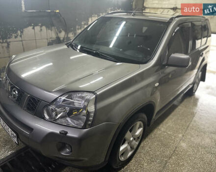 Серый Ниссан ИксТрейл, объемом двигателя 2 л и пробегом 262 тыс. км за 8900 $, фото 16 на Automoto.ua