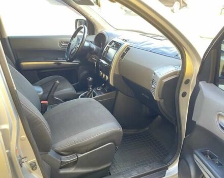 Серый Ниссан ИксТрейл, объемом двигателя 2 л и пробегом 215 тыс. км за 8000 $, фото 6 на Automoto.ua