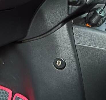 Серый Ниссан ИксТрейл, объемом двигателя 2 л и пробегом 220 тыс. км за 9800 $, фото 4 на Automoto.ua