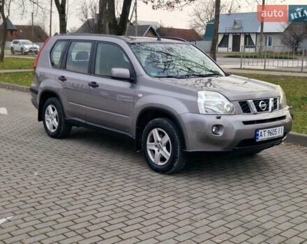 Сірий Ніссан ІксТрейл, об'ємом двигуна 2 л та пробігом 212 тис. км за 9900 $, фото 1 на Automoto.ua