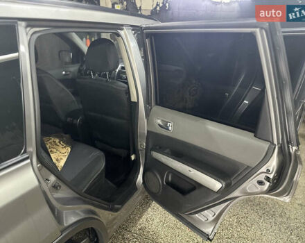 Серый Ниссан ИксТрейл, объемом двигателя 2 л и пробегом 262 тыс. км за 8900 $, фото 12 на Automoto.ua