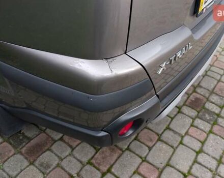 Серый Ниссан ИксТрейл, объемом двигателя 2 л и пробегом 158 тыс. км за 10500 $, фото 4 на Automoto.ua