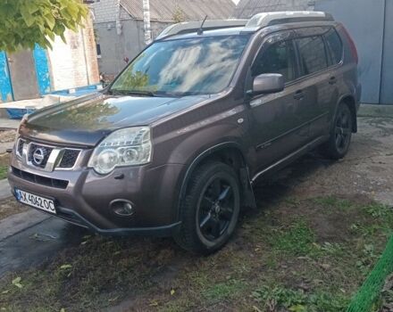 Сірий Ніссан ІксТрейл, об'ємом двигуна 2 л та пробігом 242 тис. км за 7300 $, фото 2 на Automoto.ua