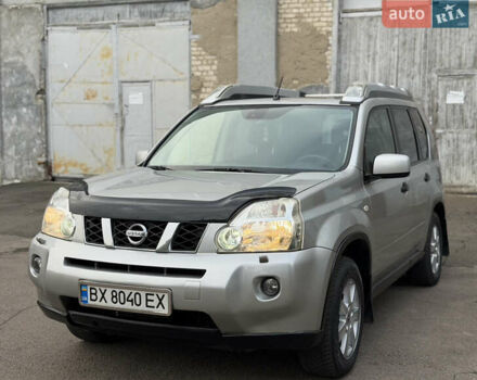 Серый Ниссан ИксТрейл, объемом двигателя 2 л и пробегом 240 тыс. км за 7600 $, фото 3 на Automoto.ua