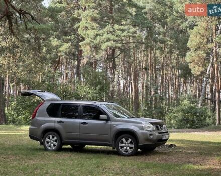 Сірий Ніссан ІксТрейл, об'ємом двигуна 2 л та пробігом 238 тис. км за 9400 $, фото 1 на Automoto.ua