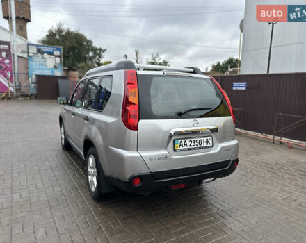 Сірий Ніссан ІксТрейл, об'ємом двигуна 2.49 л та пробігом 197 тис. км за 8300 $, фото 13 на Automoto.ua