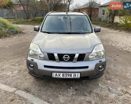 Серый Ниссан ИксТрейл, объемом двигателя 2 л и пробегом 213 тыс. км за 7200 $, фото 6 на Automoto.ua