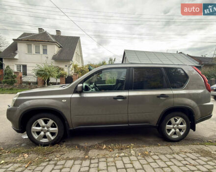 Серый Ниссан ИксТрейл, объемом двигателя 2 л и пробегом 159 тыс. км за 10000 $, фото 3 на Automoto.ua