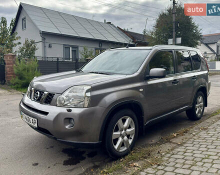 Серый Ниссан ИксТрейл, объемом двигателя 2 л и пробегом 159 тыс. км за 10000 $, фото 2 на Automoto.ua