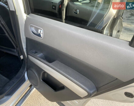 Серый Ниссан ИксТрейл, объемом двигателя 2.49 л и пробегом 226 тыс. км за 8300 $, фото 13 на Automoto.ua