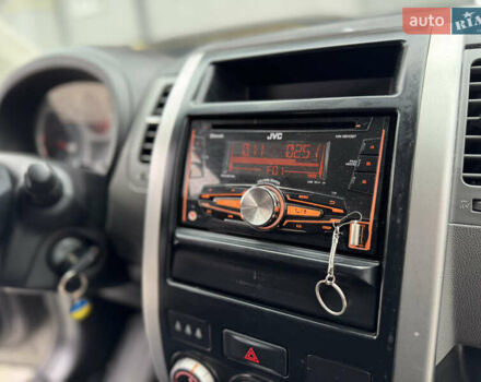 Серый Ниссан ИксТрейл, объемом двигателя 2 л и пробегом 326 тыс. км за 8650 $, фото 14 на Automoto.ua