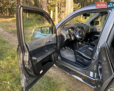 Серый Ниссан ИксТрейл, объемом двигателя 2 л и пробегом 272 тыс. км за 10000 $, фото 9 на Automoto.ua