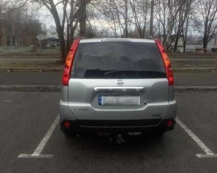 Сірий Ніссан ІксТрейл, об'ємом двигуна 2 л та пробігом 215 тис. км за 5999 $, фото 3 на Automoto.ua