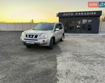 Серый Ниссан ИксТрейл, объемом двигателя 2.49 л и пробегом 260 тыс. км за 8499 $, фото 2 на Automoto.ua