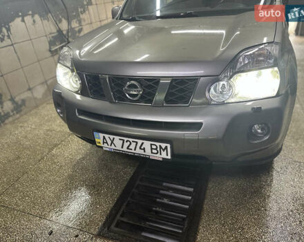 Серый Ниссан ИксТрейл, объемом двигателя 2 л и пробегом 262 тыс. км за 8900 $, фото 8 на Automoto.ua