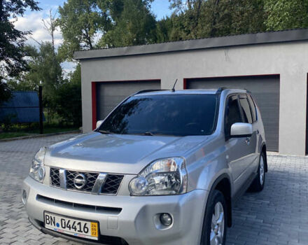 Сірий Ніссан ІксТрейл, об'ємом двигуна 2 л та пробігом 300 тис. км за 9400 $, фото 1 на Automoto.ua