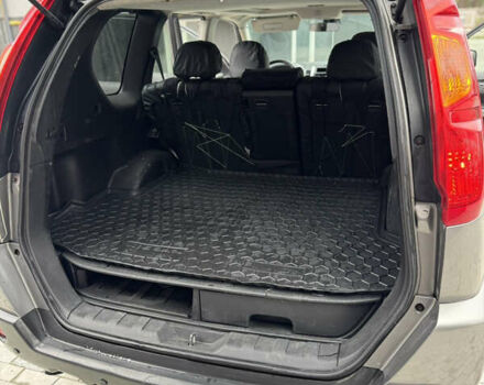 Серый Ниссан ИксТрейл, объемом двигателя 2 л и пробегом 326 тыс. км за 8650 $, фото 18 на Automoto.ua