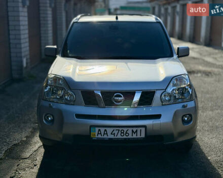 Серый Ниссан ИксТрейл, объемом двигателя 2 л и пробегом 199 тыс. км за 8800 $, фото 1 на Automoto.ua