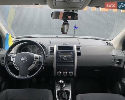 Серый Ниссан ИксТрейл, объемом двигателя 2 л и пробегом 235 тыс. км за 9500 $, фото 23 на Automoto.ua